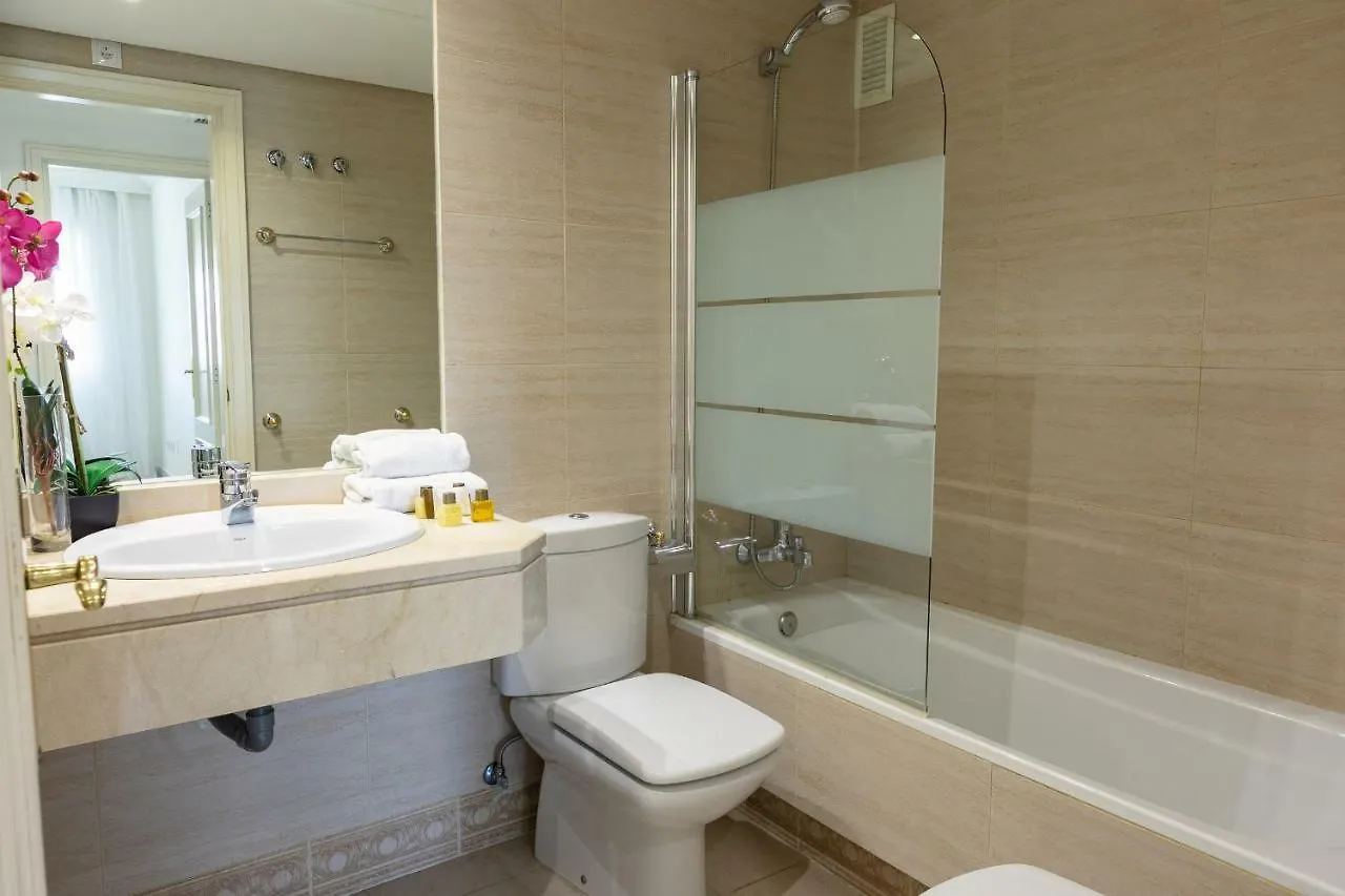 Apartment Vacation Marbella I Marina De Banus Beach Retreat, Next To Marina And Shops, 24-7 Security